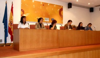 Reunión con  mujeres españolas