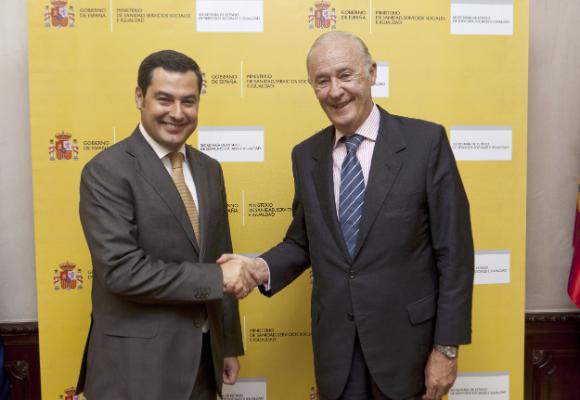 Juan Moreno y José Francisco de Conrado durante la firma del Convenio